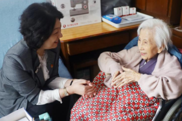 济南市二院重阳节开展「关爱空巢老人」志愿服务活动