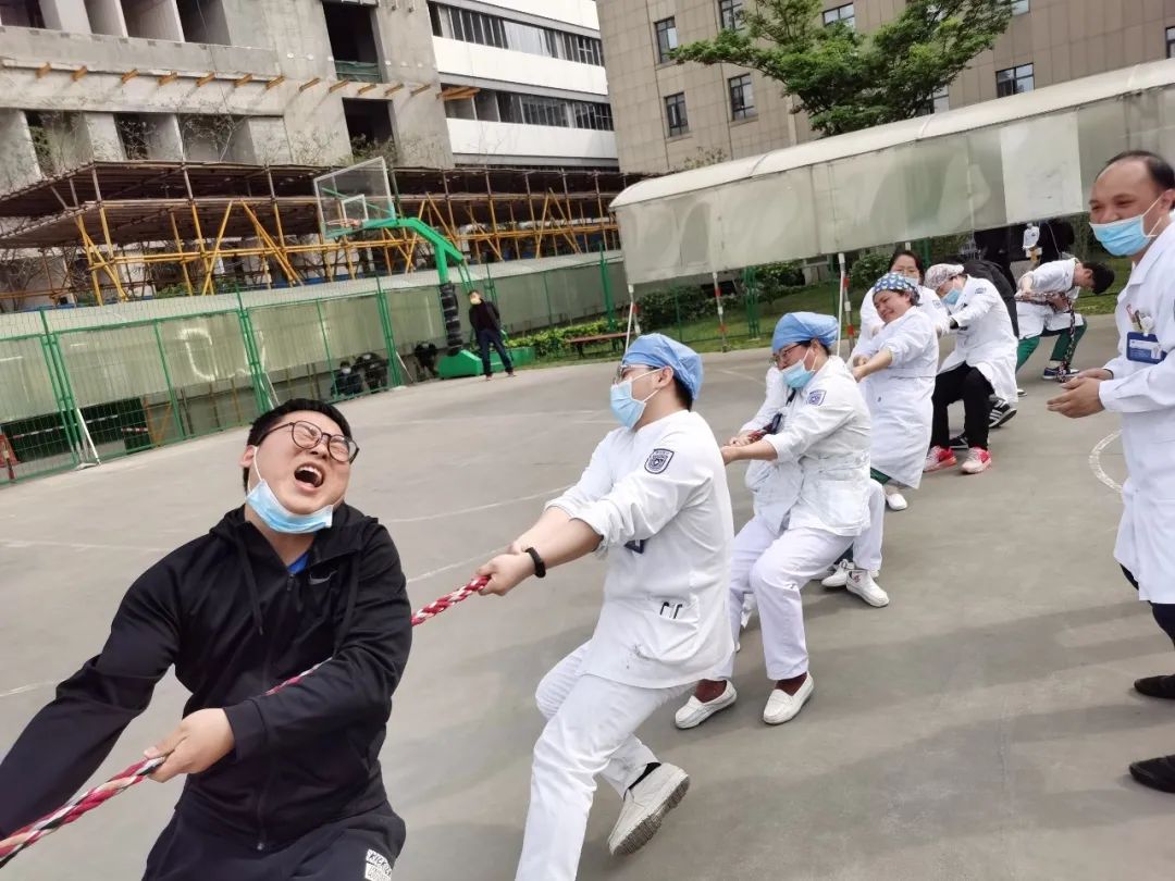 南京江北医院拔河比赛开赛啦