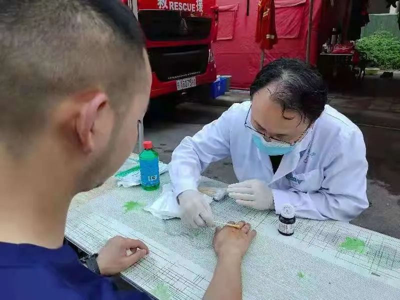 消防「橙」风破浪救援，河南省直三院医护人员全力做好医疗保障