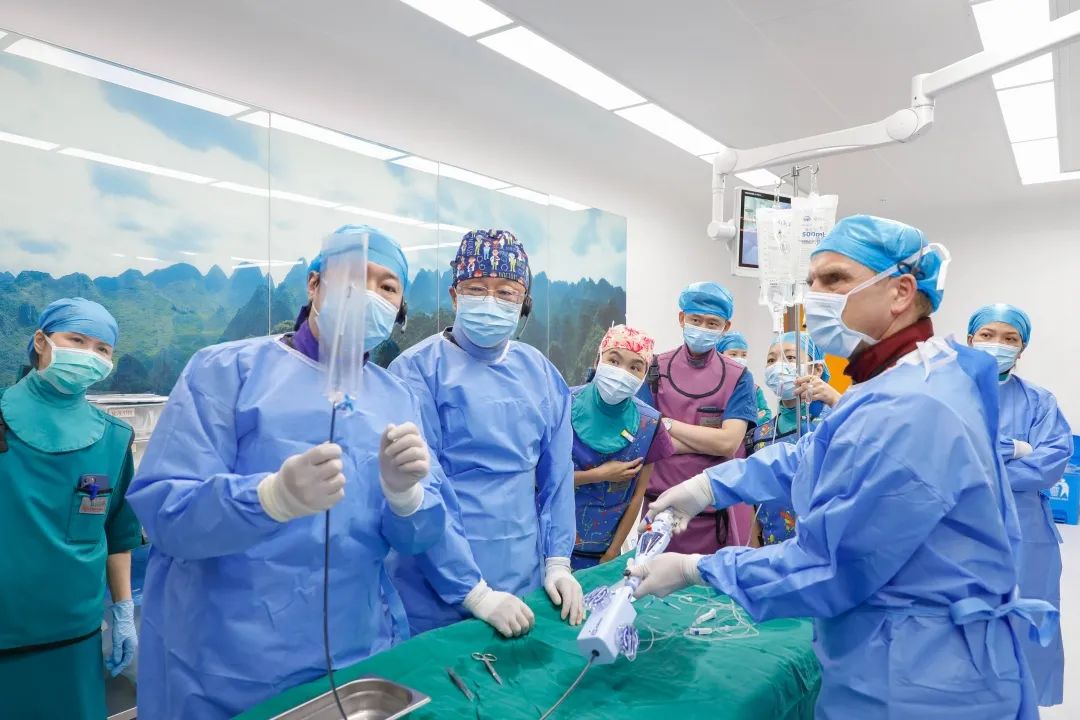 「强强联手」华中地区首例经导管二尖瓣钳夹术成功实施！