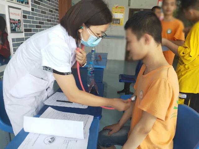 第 36 个教师节，岳池县人民医院开展一系列慰问活动