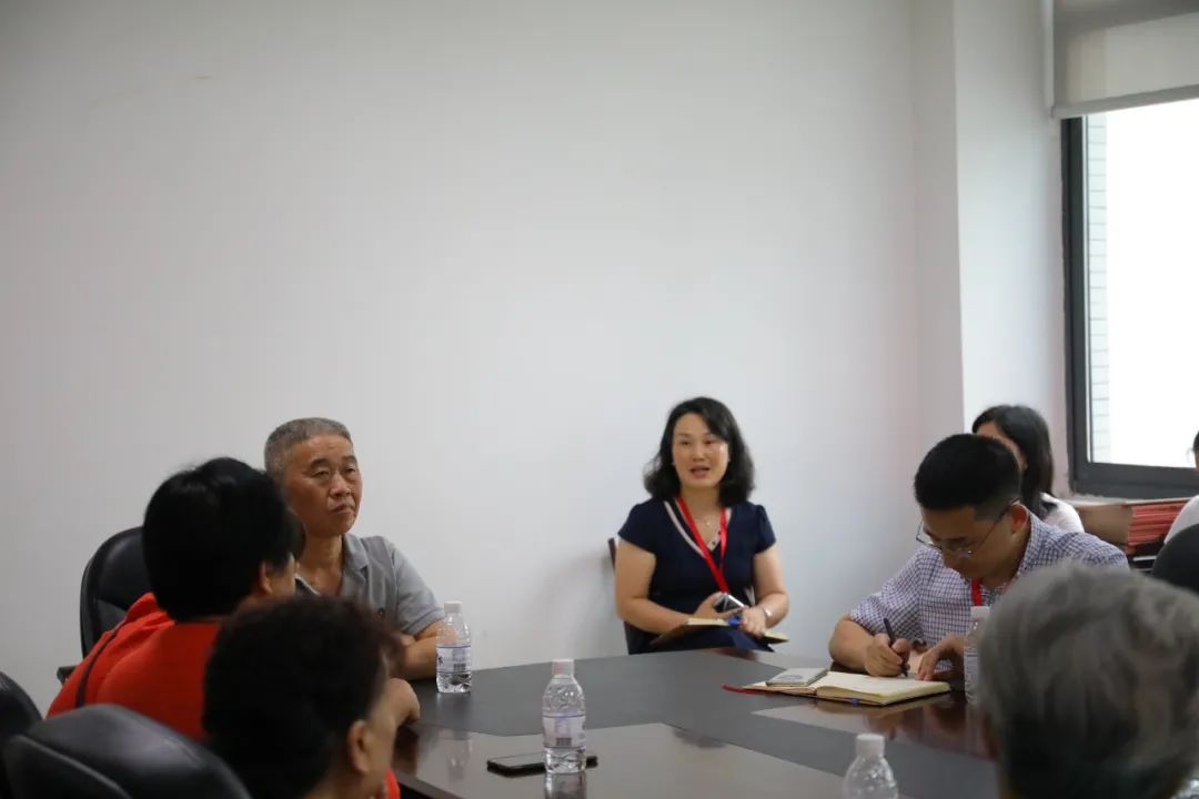 合江县中医医院举行新老党员座谈交流会