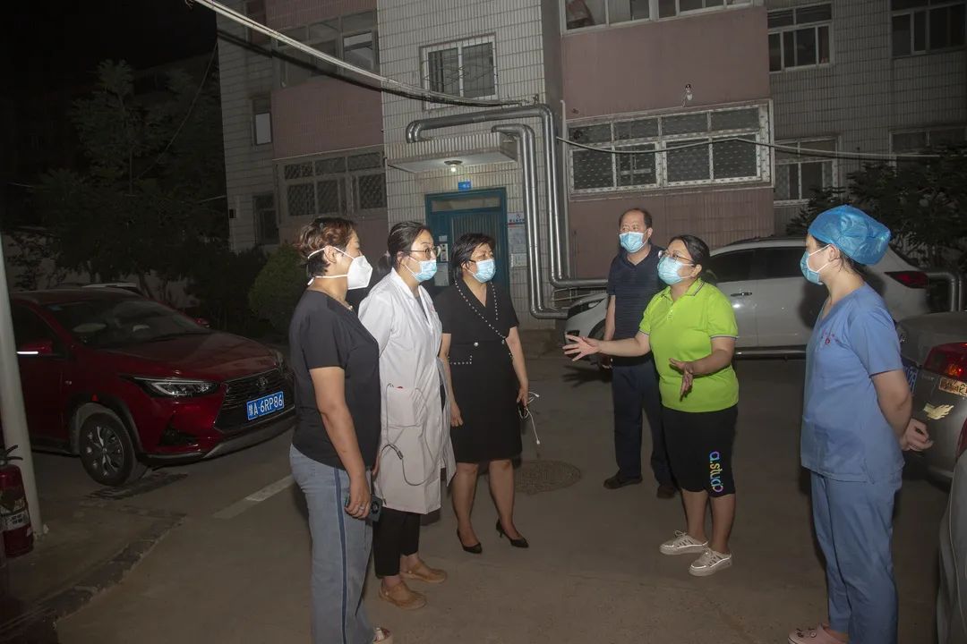 为了守护人民的健康，他们出征！郑州大学第三附属医院（省妇幼保健院）紧急派出核酸筛查医疗队星夜奔赴15个社区开展核酸筛查