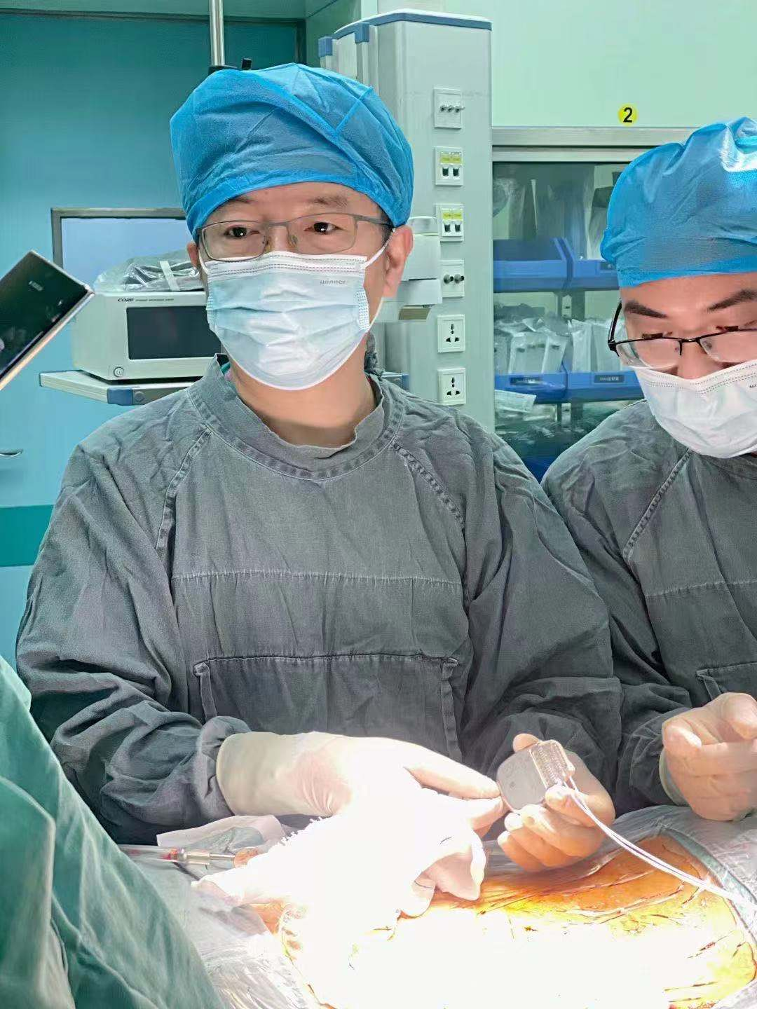 「截」处逢生！中国 100 万脊髓损伤患者新福音 湖北首例截瘫患者脊髓电刺激植入手术成功实施