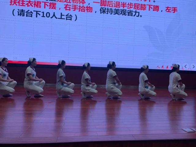 职业礼仪要规范 ，用心服务无止境