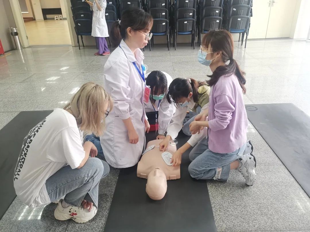 电子科技大学医院举行第一届大学生急救大赛