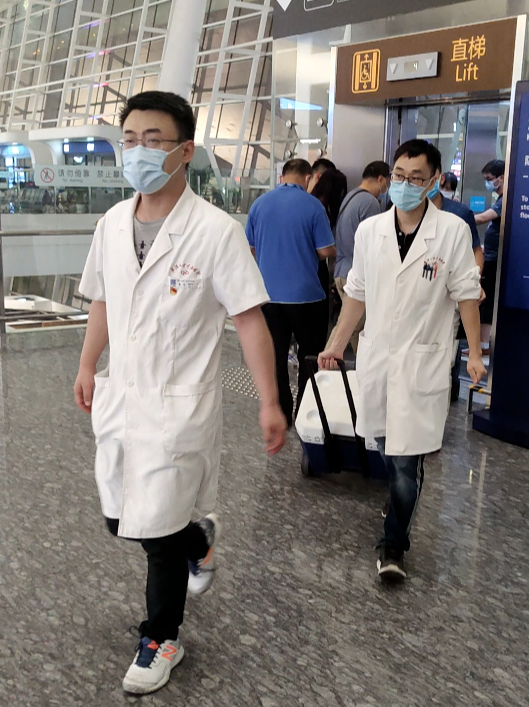 武汉大学中南医院：1500 公里的生命接力