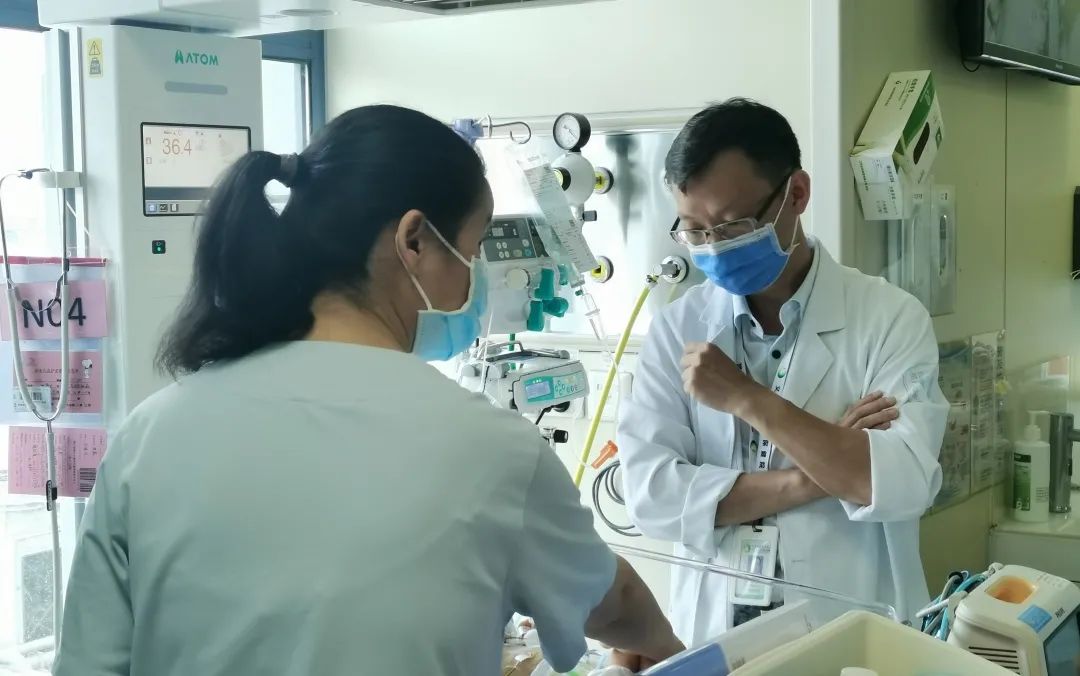 浙江大学医学院附属第四医院成功开展浙中首例新生儿膈疝手术