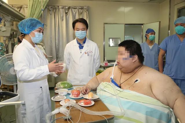 疫情期间暴增 200 斤，556 斤武汉「第一胖」送医保命