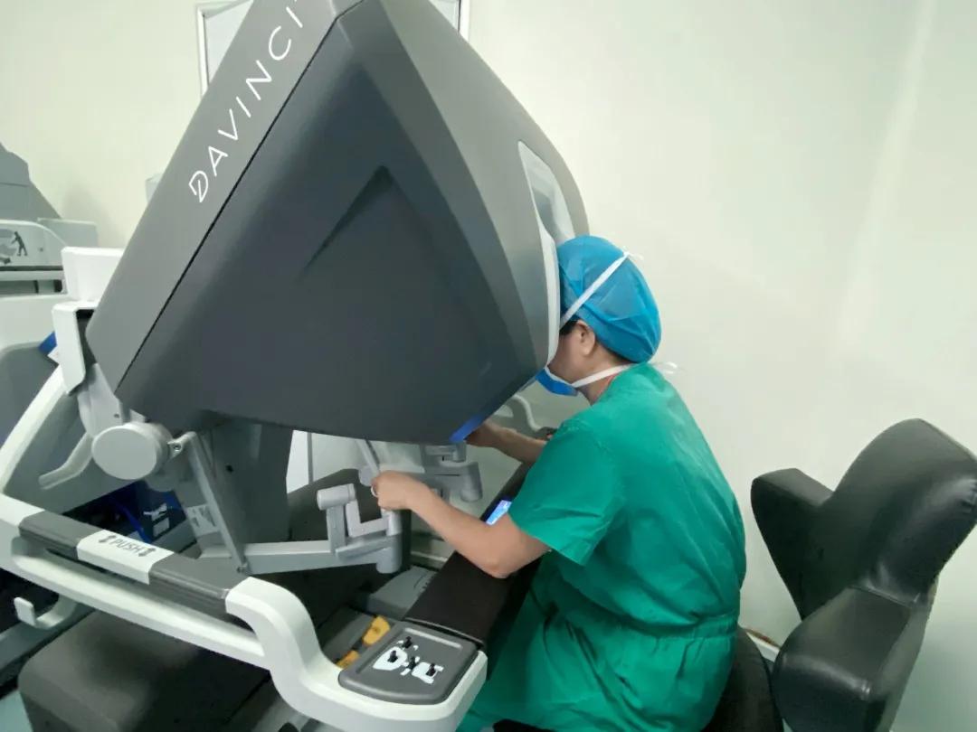珠海市人民医院成功进行珠海首例达芬奇妇科手术