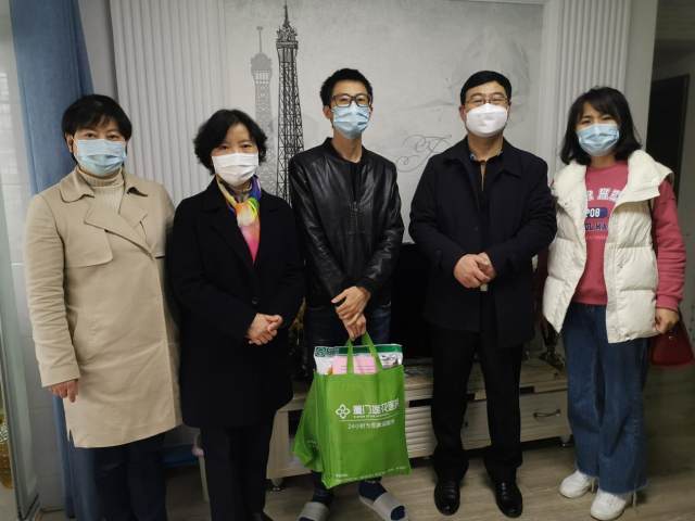 一线奋战、家属支持、社会爱心，共同汇聚疫情防控合力