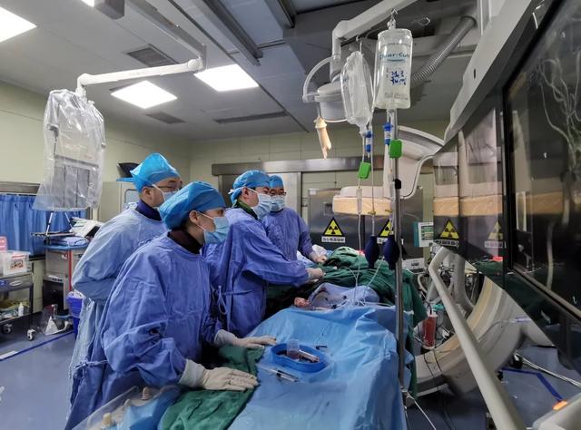 打通大脑生命线 绵阳市中心医院成功开展慢性颈动脉闭塞再通复合手术