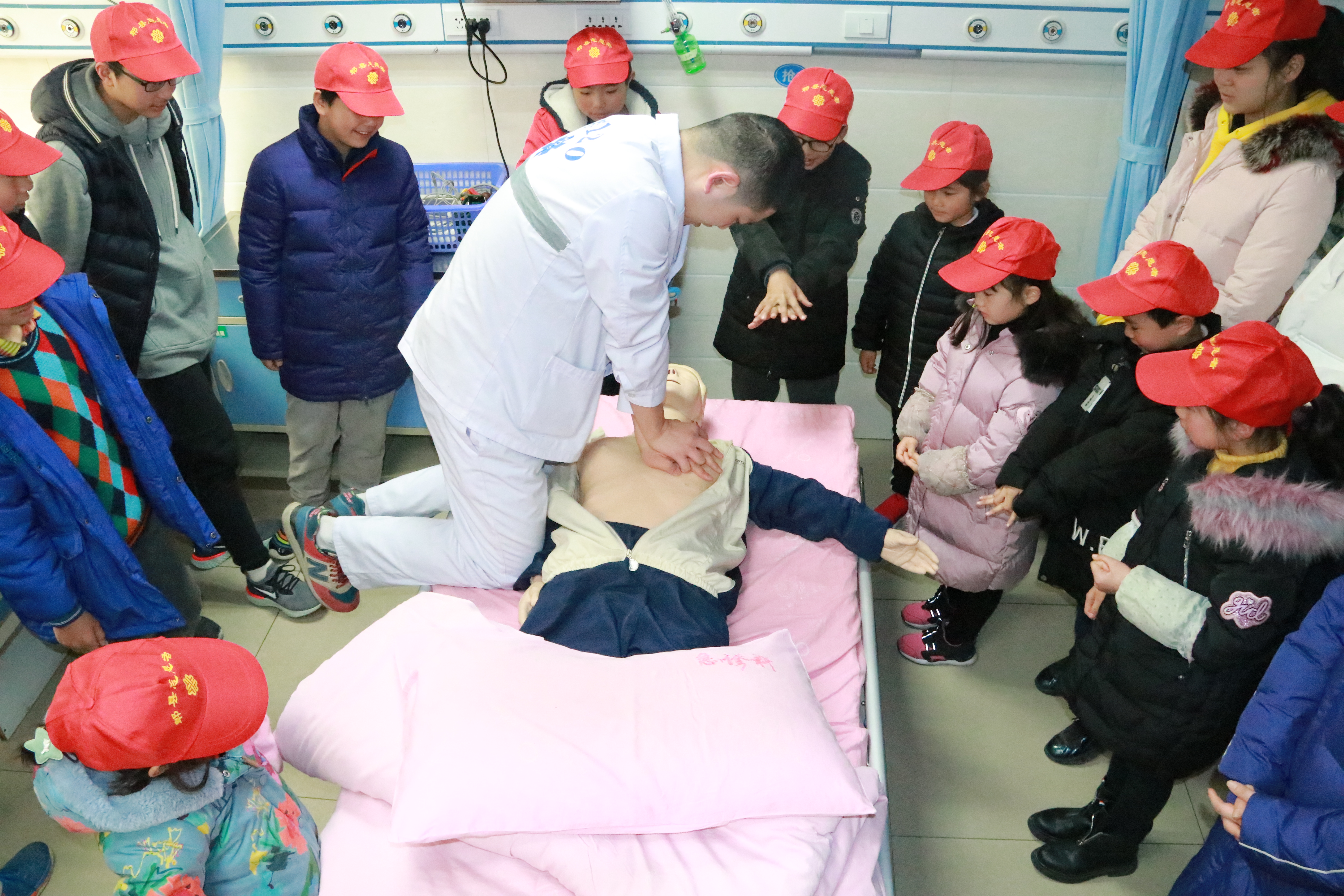 红色领航，医心向党