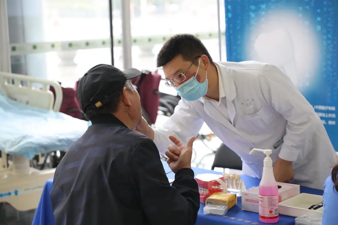 慈林医院口腔科举行「义诊+直播」活动