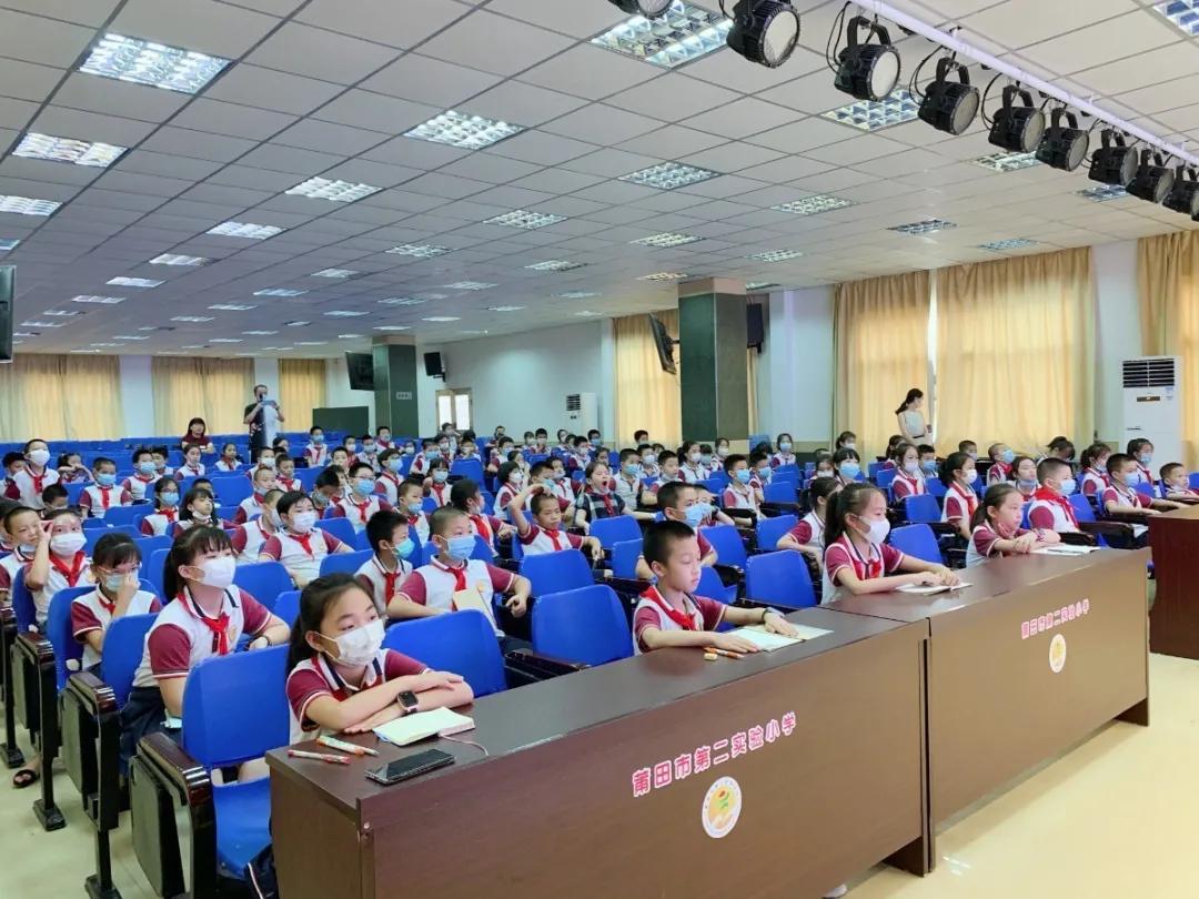 放假在家的孩子们，眼睛还好吗？丨世界爱眼日