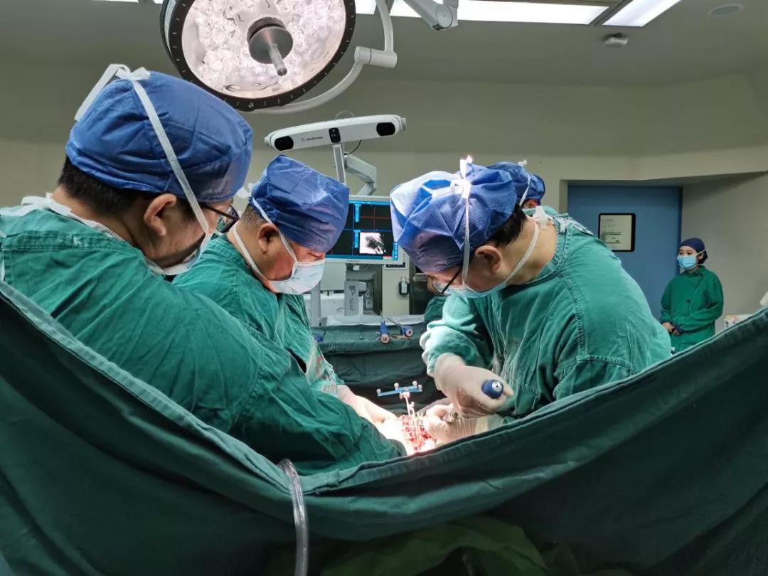 杭州市萧山区中医院再次成功挑战脊柱畸形高难度手术