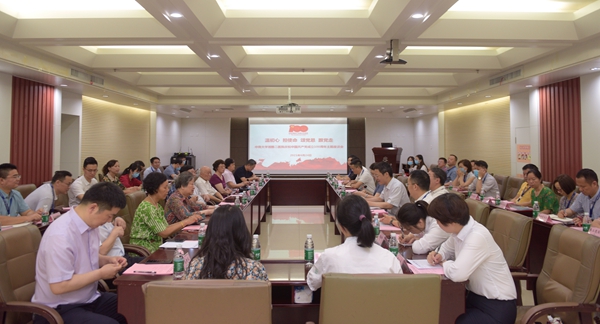 中南大学湘雅二医院举行庆祝建党 100 周年座谈会，并颁发「光荣在党 50 年」纪念章