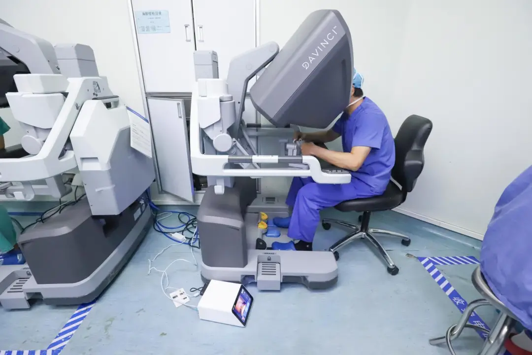 珠澳首个达芬奇机器人手术日   开创精准微创新时代