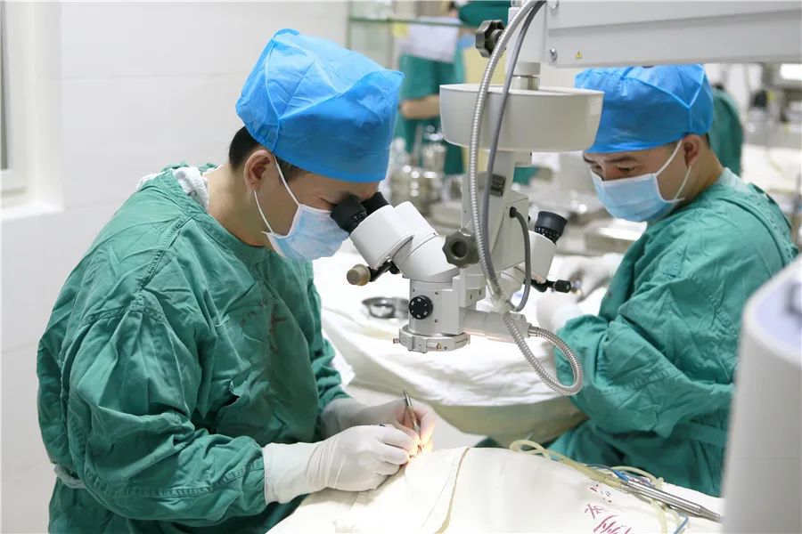 柳州市红十字会医院荣德彦：白内障手术量超 2 万例的「红会一哥」