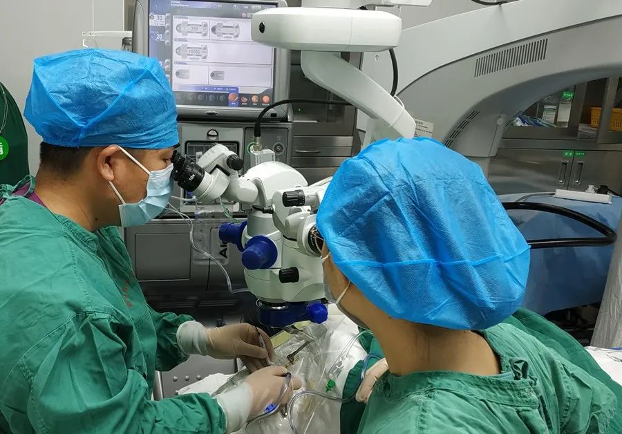 柳州首例：10000 切速的玻璃体视网膜手术在我院成功实施