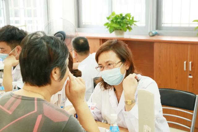 海华义诊入金佳，便民服务暖人心