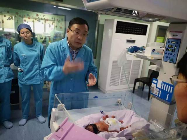 爱心接力！ 宫内转运成功救治高龄产妇，32 周早产双胞胎转危为安