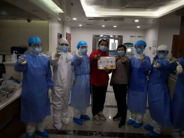 丽水市中心医院：前方传来好消息：又一批武汉患者健康出院啦！