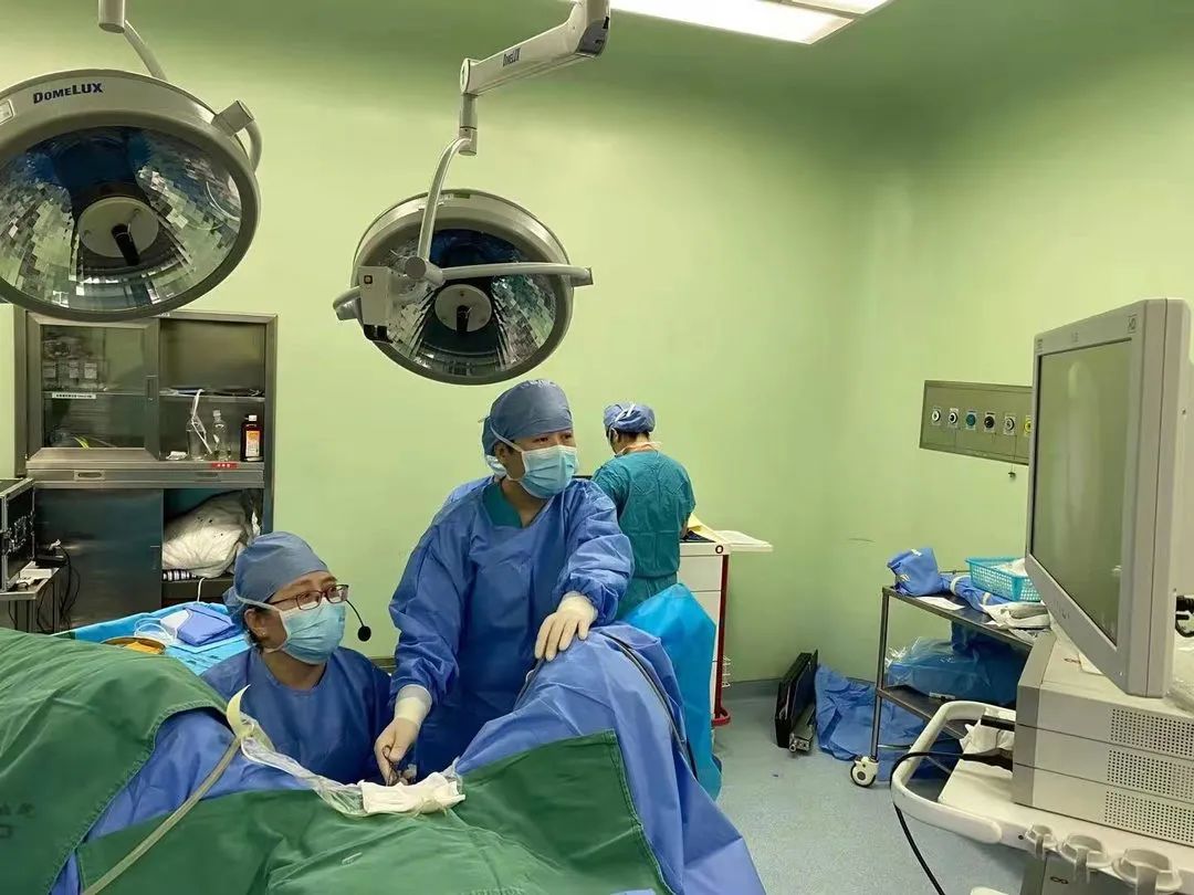 延安大学附属医院妇科顺利完成延安首例 IBS 宫腔镜刨削手术
