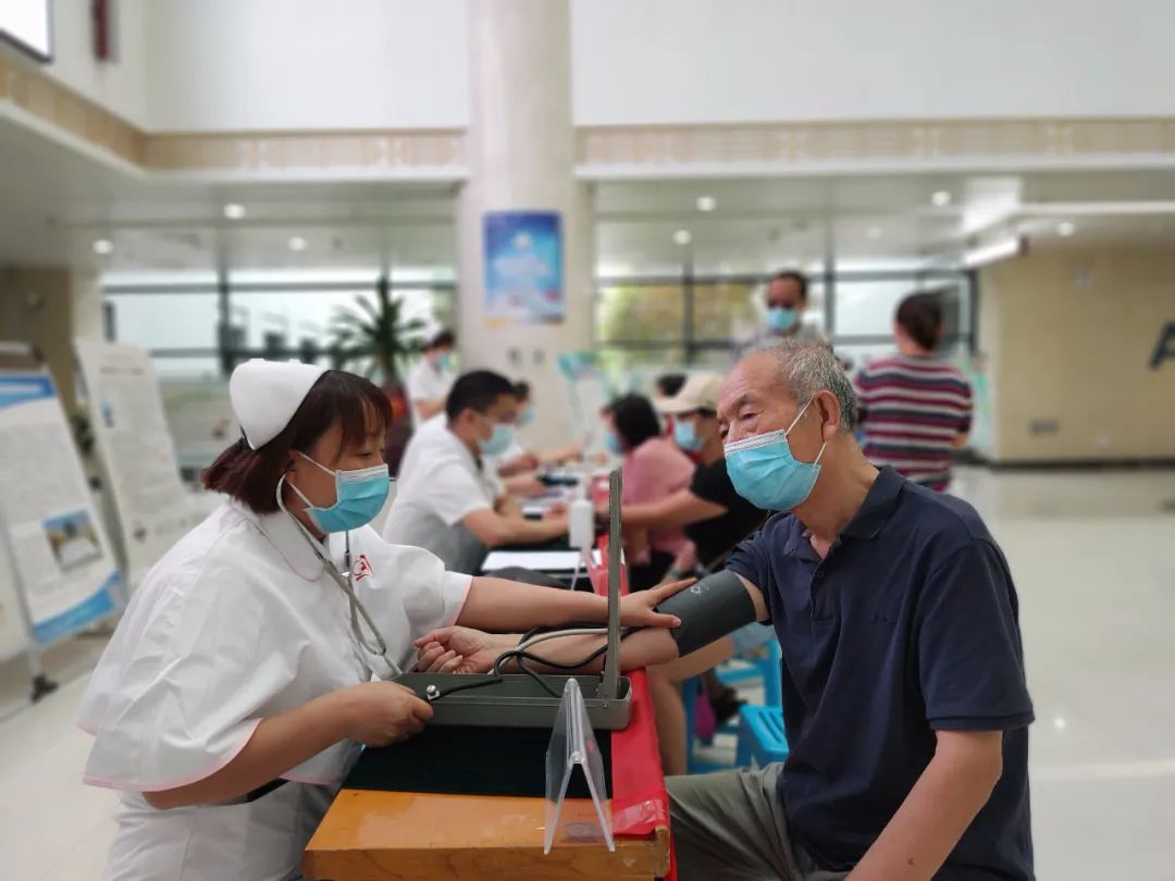 走进西安市中医医院「世界肝炎日」义诊现场