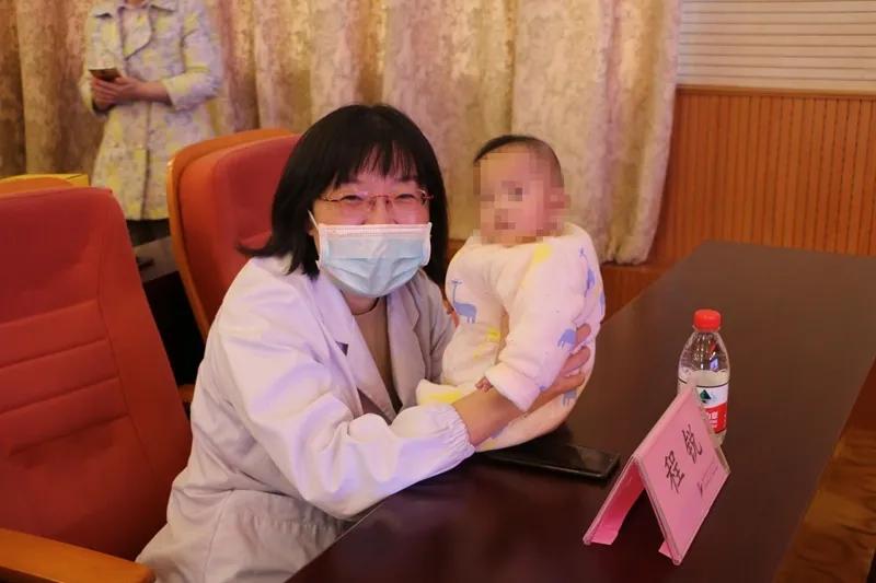 南京市儿童医院欢迎早产宝宝们「回娘家」