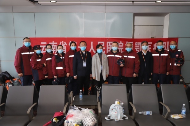云南省第一人民医院：泪别! 请一定平安归来