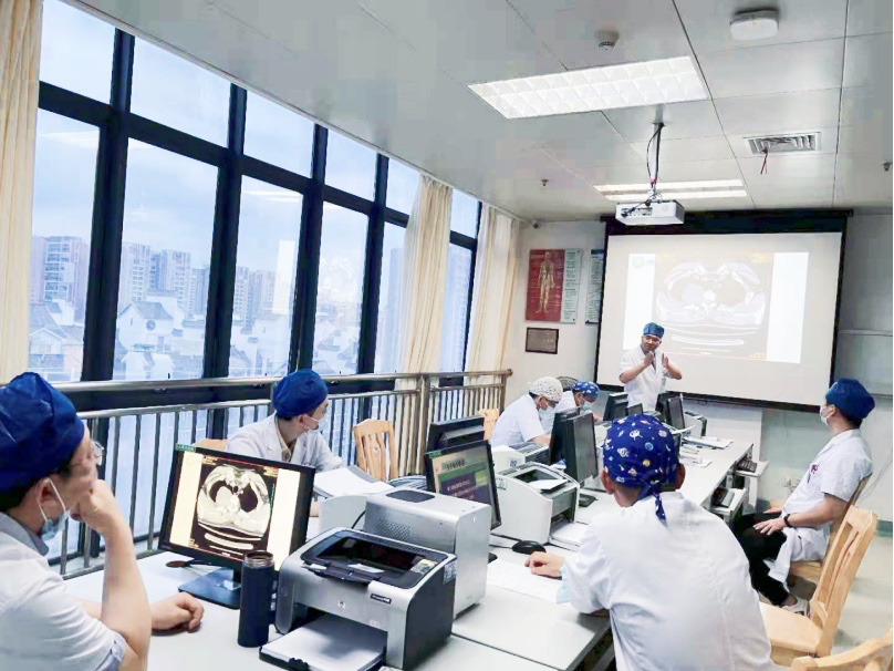 男子罹患巨大纵膈肿瘤！深圳市龙岗区人民医院骨科胸外科 MDT 团队 2 次手术祛除疾患