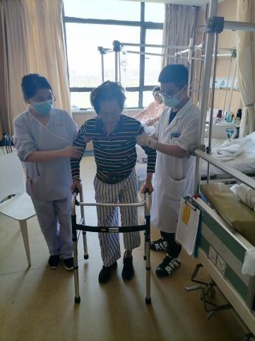 上海海华医院多学科协作助力 98 岁高龄老人回归社会生活
