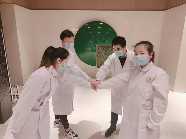 自贡市中医医院  ：「逆行武汉」：妈妈加油！武汉加油！中国加油！