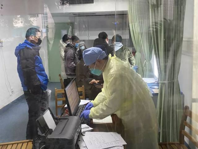 华润武钢总医院：发热视线丨忘我是这里的共性
