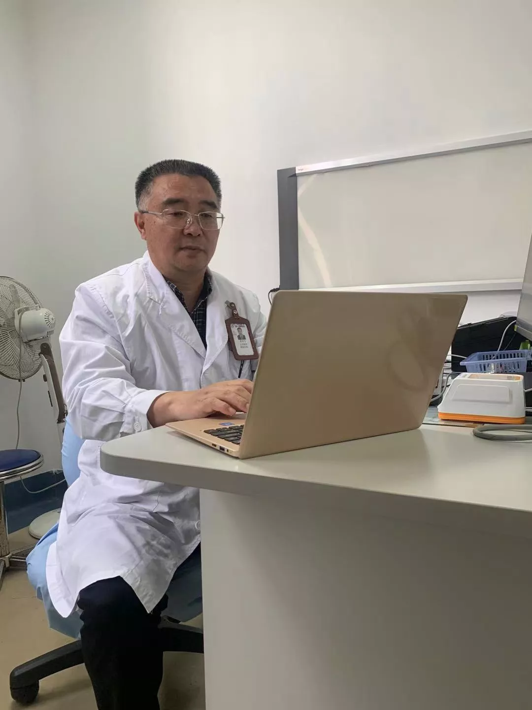 精准高效治疗帕金森：广西医科大学第一附属医院成功开展首例机器人辅助脑深部电刺激（DBS）手术