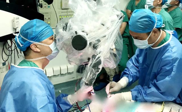 清除大脑神经总「电缆」障碍 珠海市人民医院神外团队挑战高难手术！