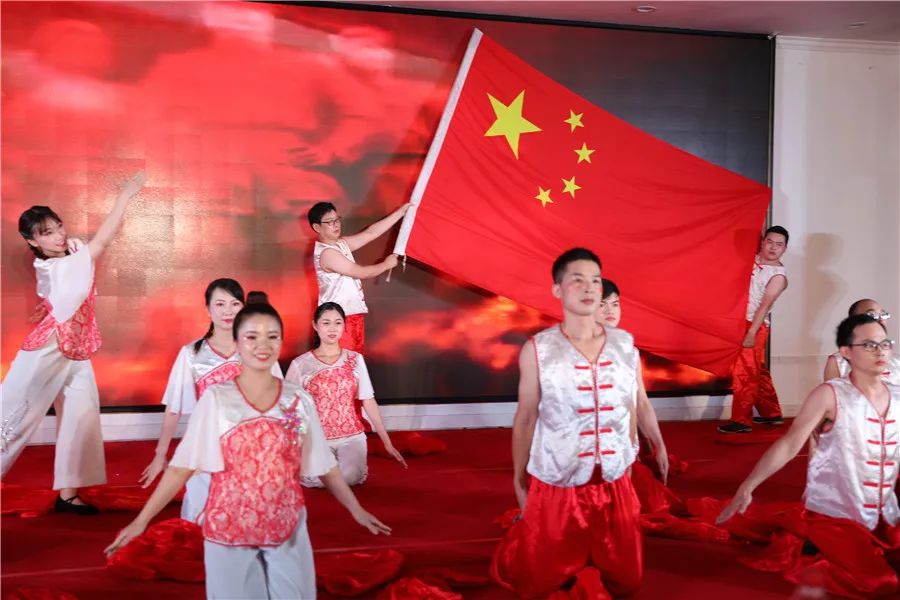柳州市红十字会医院隆重举行庆祝中国共产党成立 100 周年文艺晚会