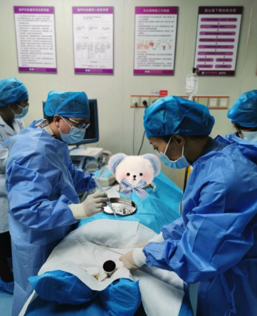 罗湖医院母胎医学团队再获突破，完成首例胎儿胸腔羊膜腔胸水引流术