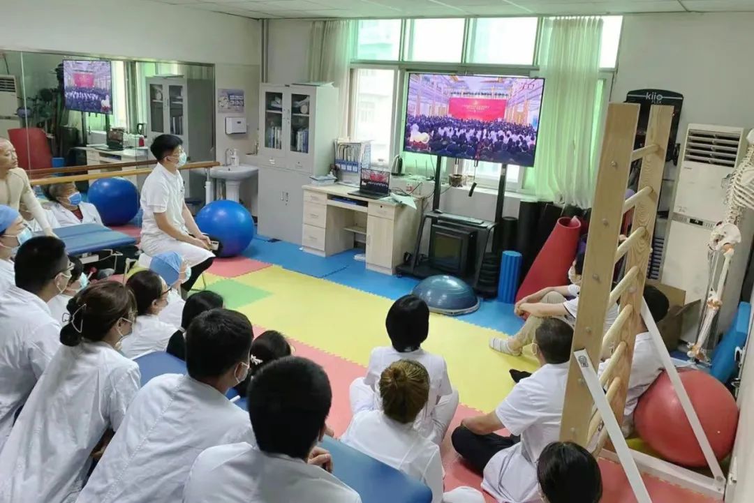 「七一勋章」颁授仪式在郑州大学第五附属医院引起热烈反响
