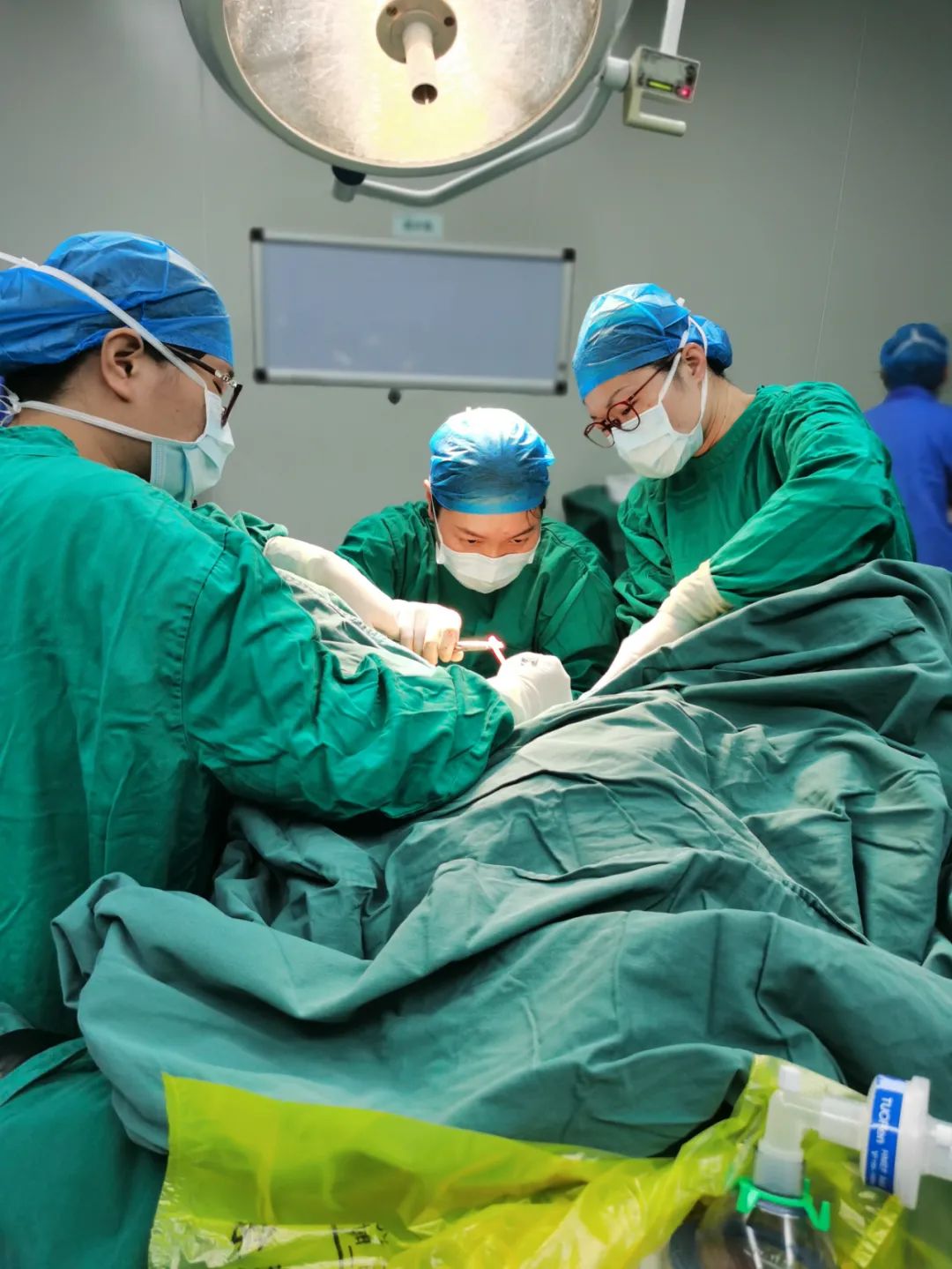 罗湖医院集团帮扶西林县人民医院成功开展首例宫颈环扎术