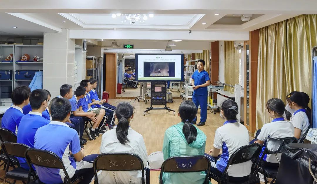 深圳市妇幼保健院开展中学生急救小能手公益培训活动