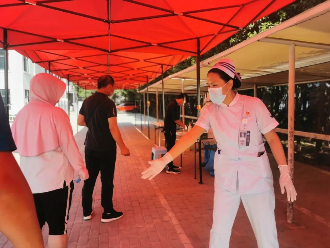 直击郑州市第二人民医院抗疫现场：用希望的盾，抗拒那空虚中的暗夜