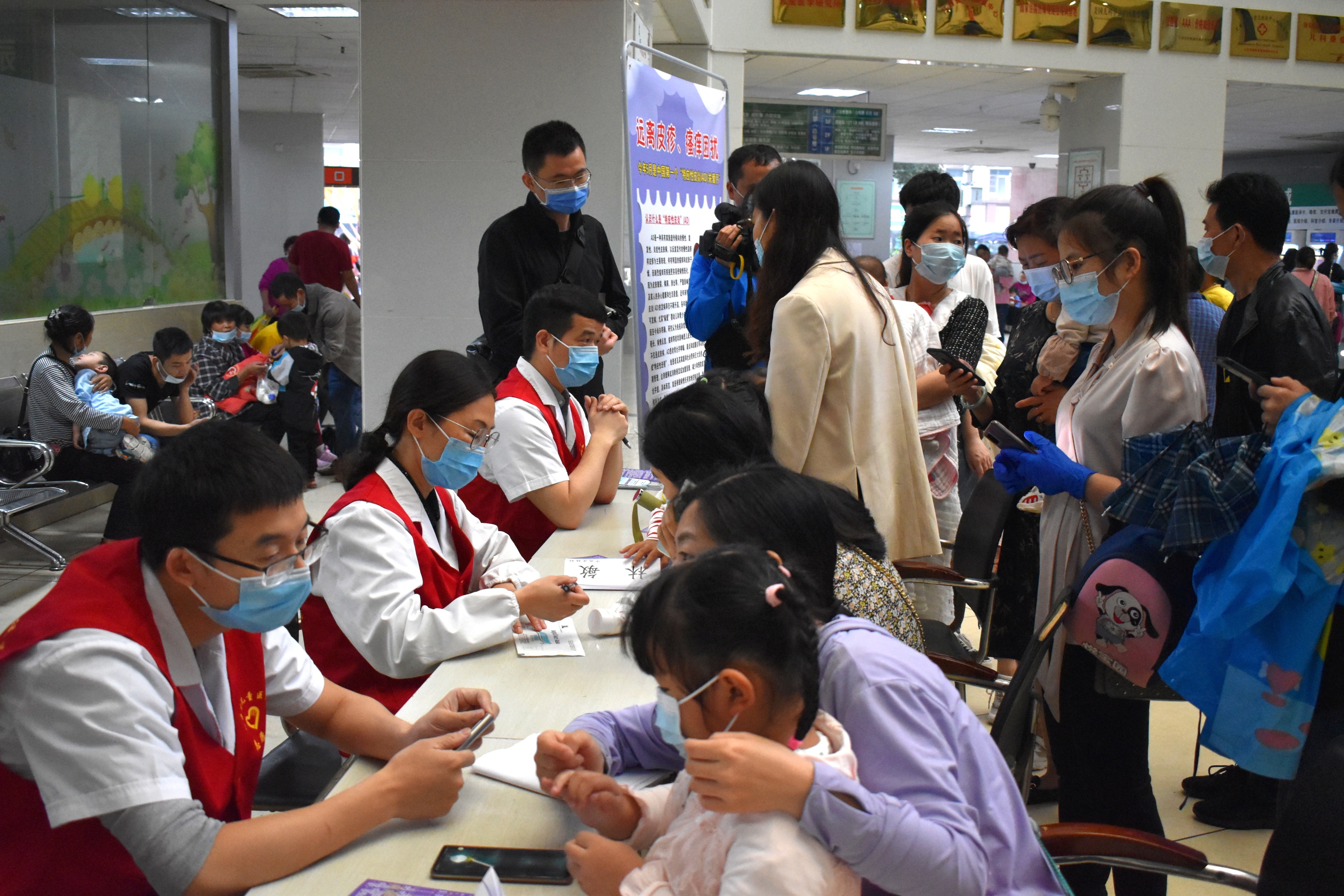 中国首个特应性皮炎（AD）关爱月：江西省儿童医院开展主题义诊活动