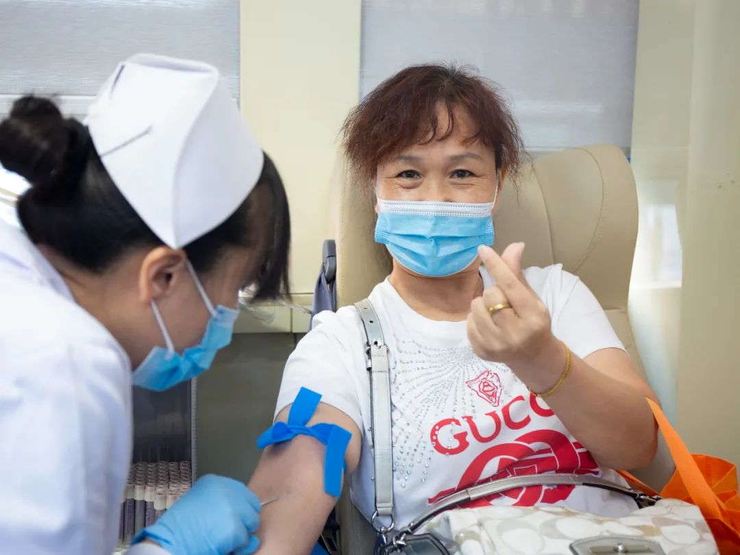西安大兴医院组织「服务十四运 健康我的城」无偿献血活动