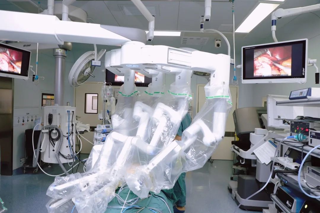 郑州市中心医院达芬奇手术机器人顺利完成脾切断流术