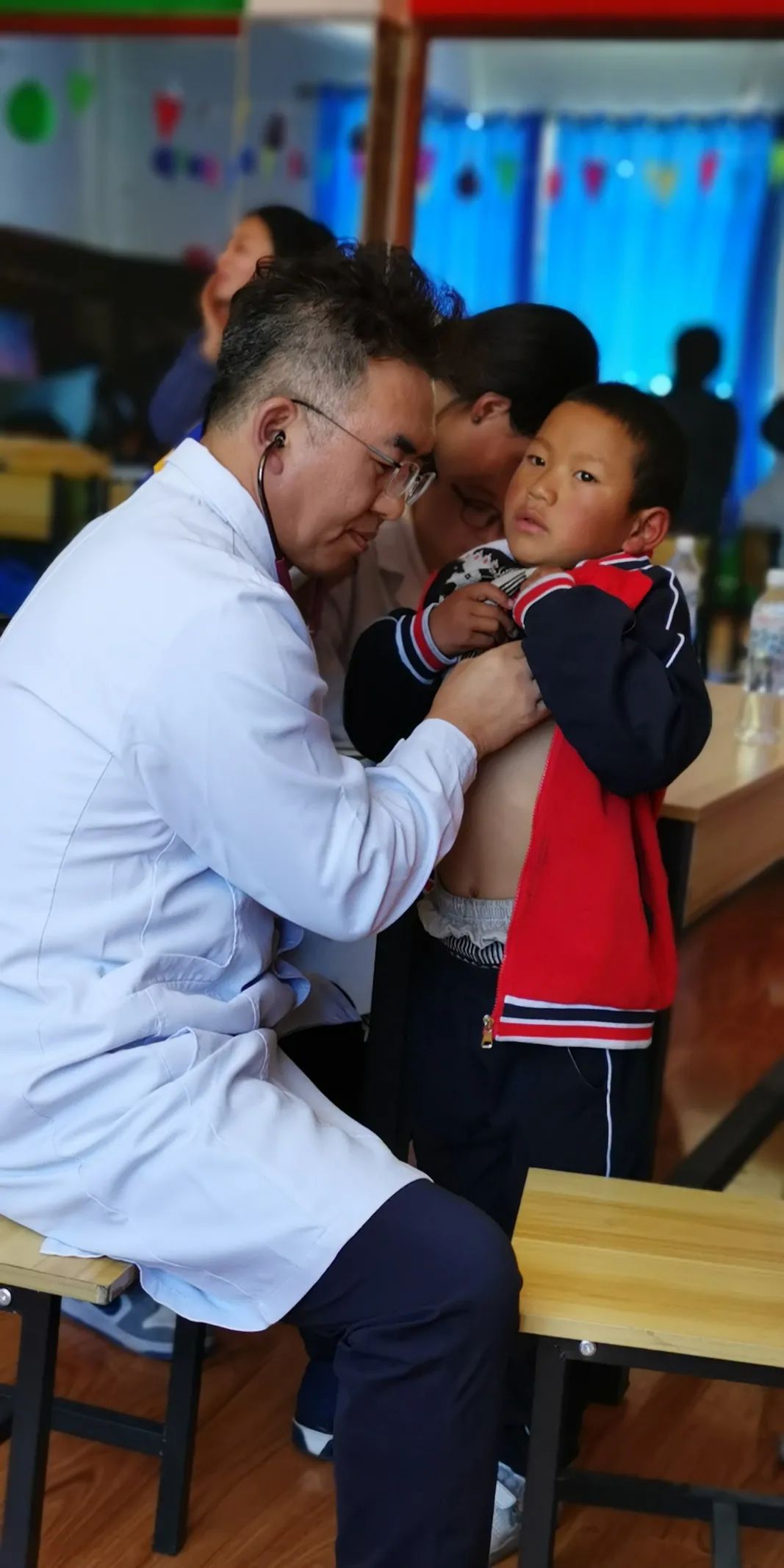 筛查 124 名儿童，确诊 20 名先心患儿 安徽红十字（京东方医院）志愿服务队奉献高原