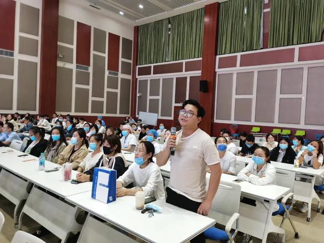 职业礼仪要规范 ，用心服务无止境