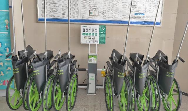 改善医疗服务质量  岳池县人民医院门诊推出共享轮椅服务