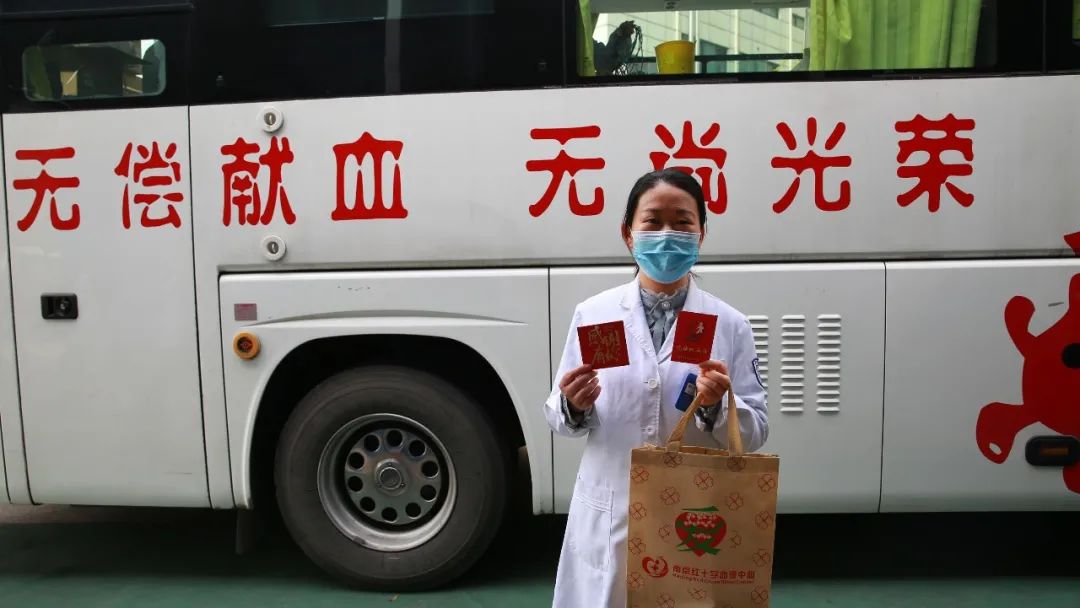 123 名南京江北医院员工挽起袖子，送出生命的礼物